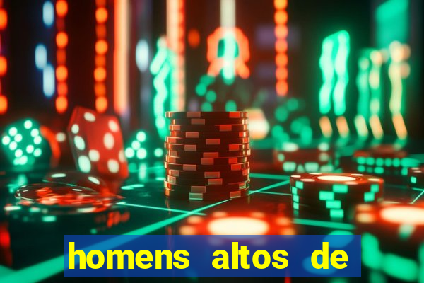 homens altos de pau grande